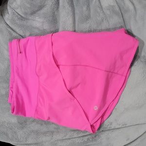 GUC! SONIC PINK SPEED UP LULULEMON LINED 2.5" SHORTS